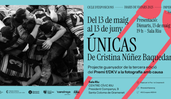 Informació sobre l'exposició i una fotografia amb diverses dones abraçant-se des de dalt